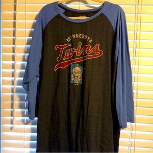 Men’s DXL 4xlt shirt.